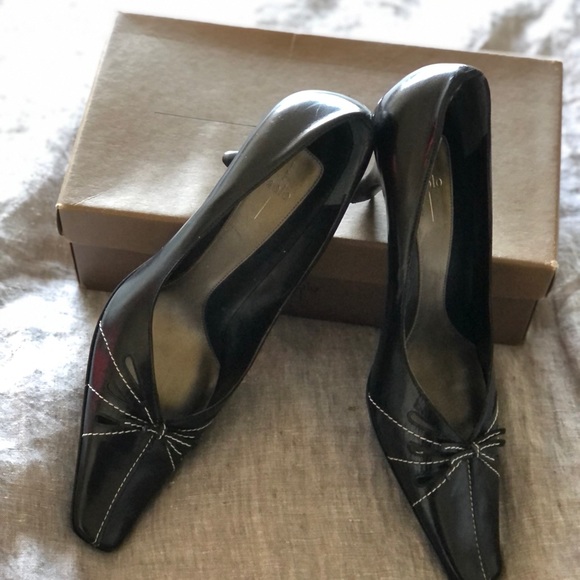 Vintage gorgeous Paolo Black Leather kitten heels 👠 - Picture 2 of 5